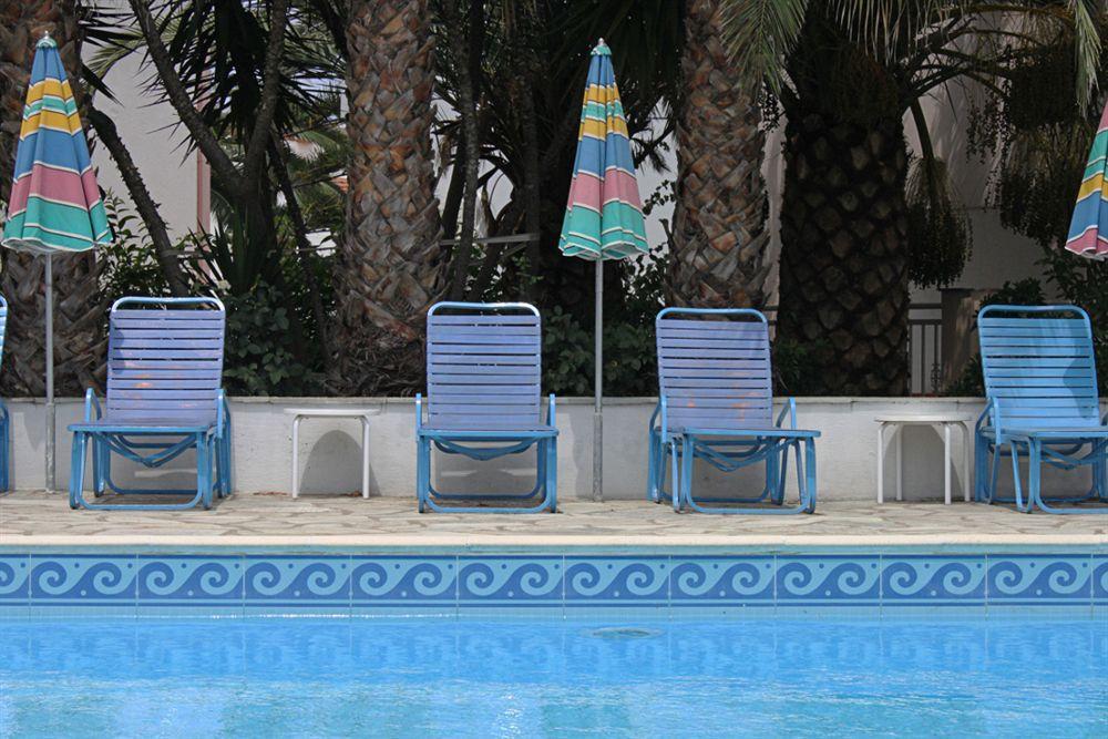 سكوبيلوس تاون Dolphin Hotel المظهر الخارجي الصورة